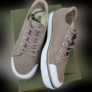 Keen NWT Elsa III Women's Sneaker